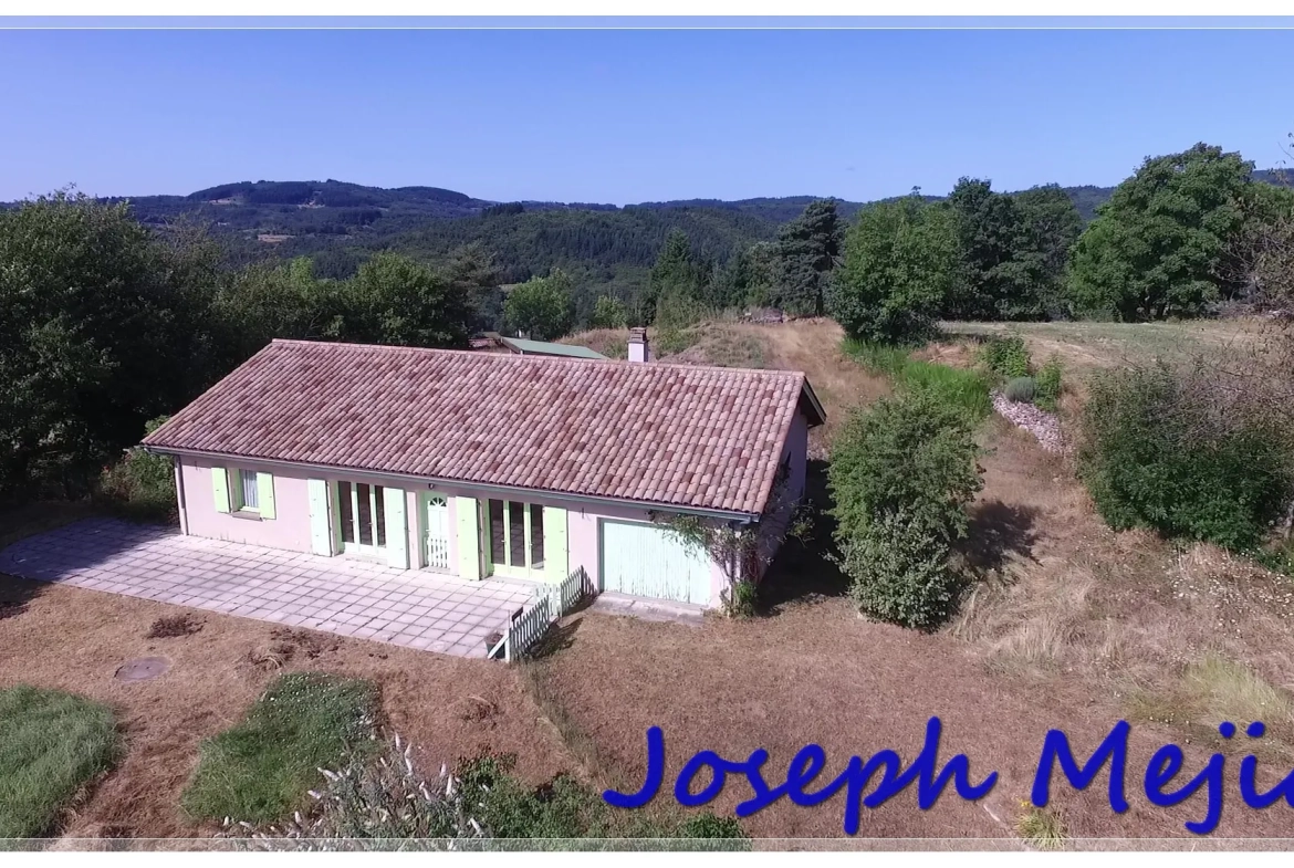 Maison de plain-pied à vendre à Saint Apollinaire de Rias, 2 chambres, terrain de 2000 m² 
