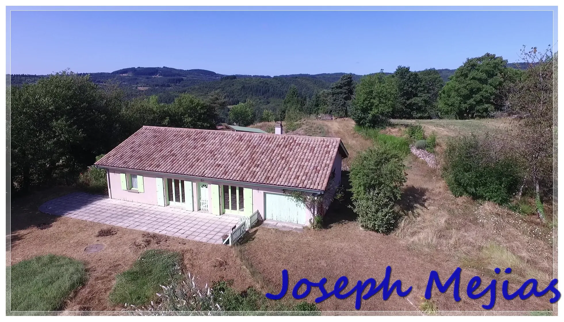 Maison de plain-pied à vendre à Saint Apollinaire de Rias, 2 chambres, terrain de 2000 m² 