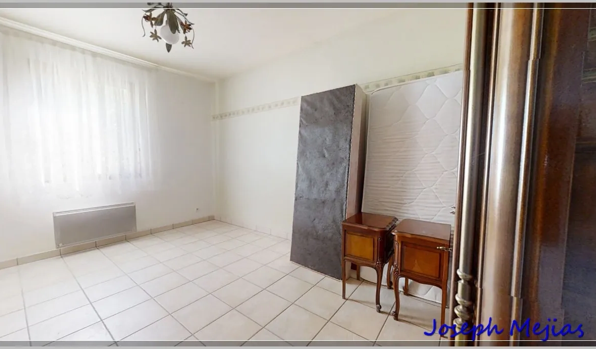 Maison de plain-pied à vendre à Saint Apollinaire de Rias, 2 chambres, terrain de 2000 m² 