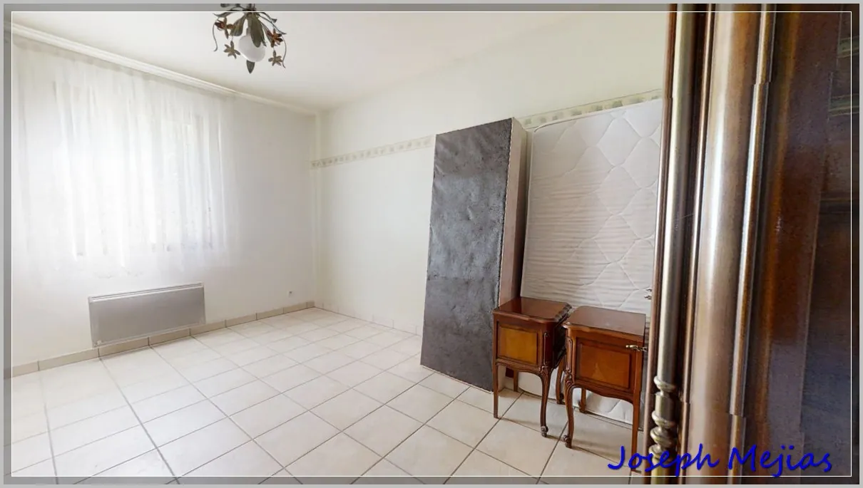Maison de plain-pied à vendre à Saint Apollinaire de Rias, 2 chambres, terrain de 2000 m² 