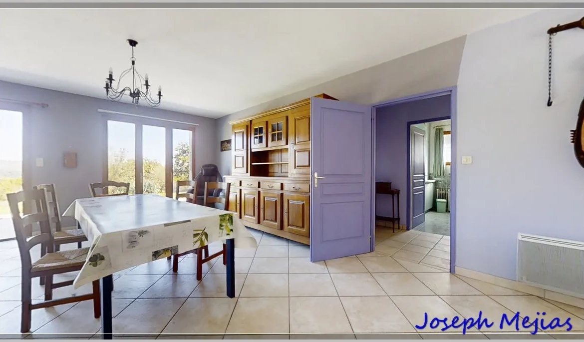 Maison de plain-pied à vendre à Saint Apollinaire de Rias, 2 chambres, terrain de 2000 m² 