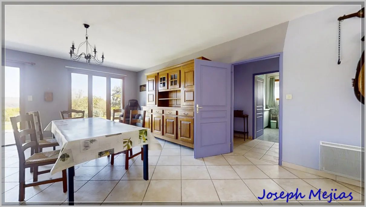 Maison de plain-pied à vendre à Saint Apollinaire de Rias, 2 chambres, terrain de 2000 m² 