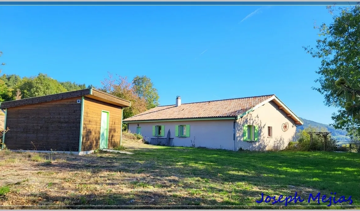 Maison de plain-pied à vendre à Saint Apollinaire de Rias, 2 chambres, terrain de 2000 m² 