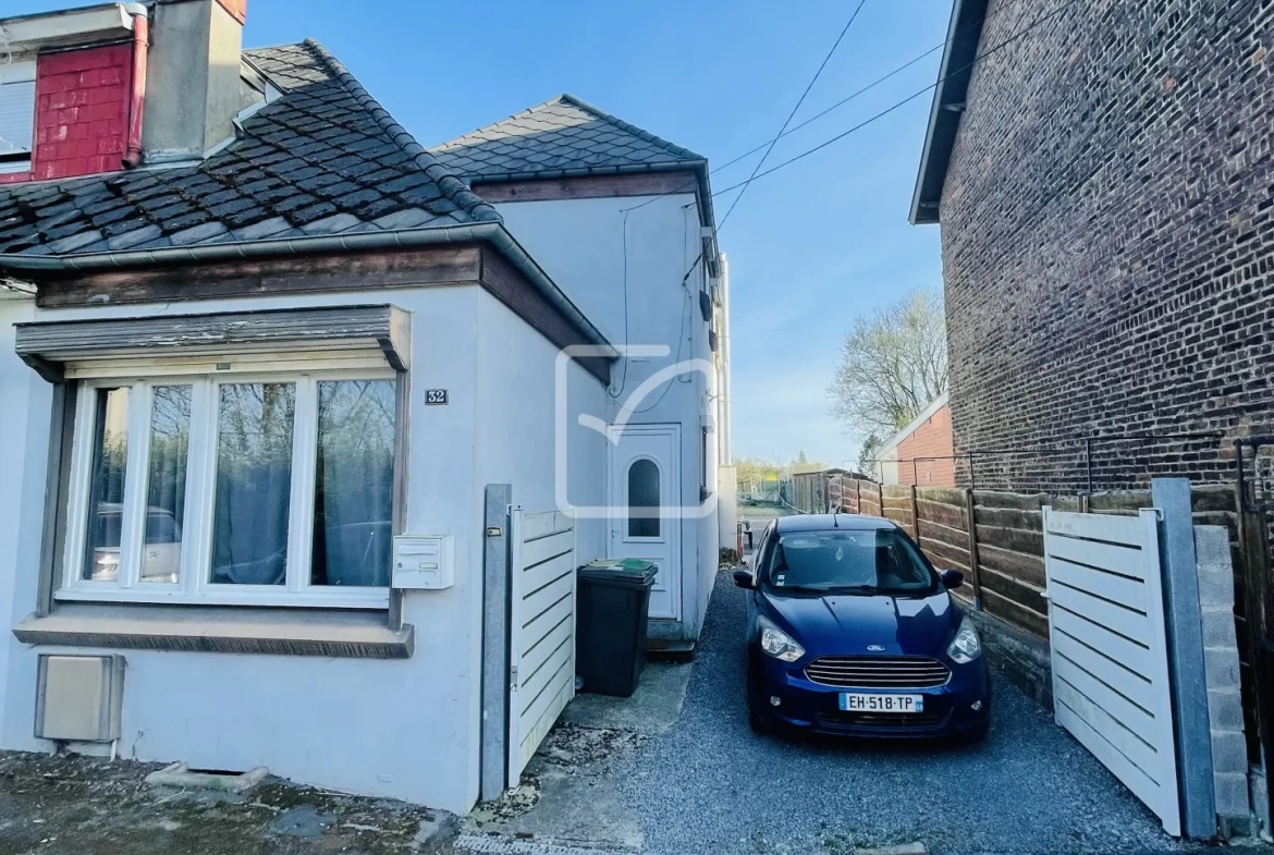 Maison semi-mitoyenne de 68 m² à Feignies avec terrain et stationnement 
