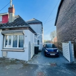 Maison semi-mitoyenne de 68 m² à Feignies avec terrain et stationnement