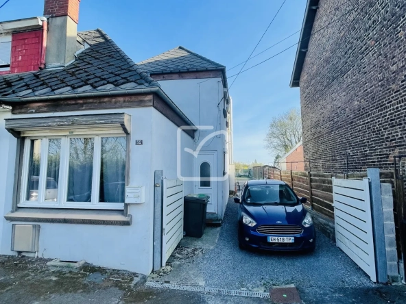 Maison semi-mitoyenne de 68 m² à Feignies avec terrain et stationnement