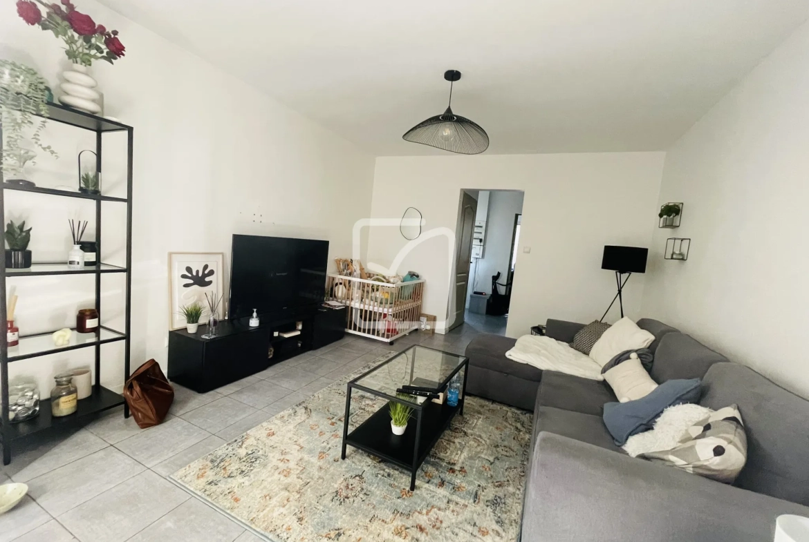 Maison semi-mitoyenne de 68 m² à Feignies avec terrain et stationnement 