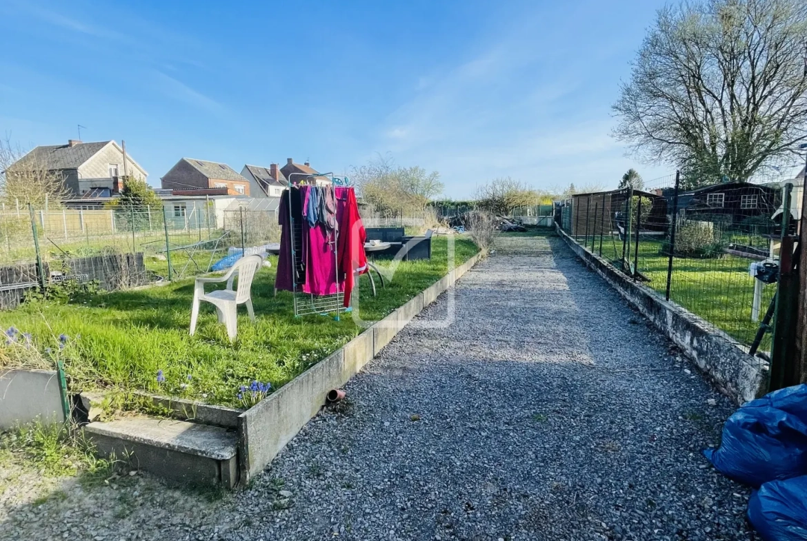 Maison semi-mitoyenne de 68 m² à Feignies avec terrain et stationnement 