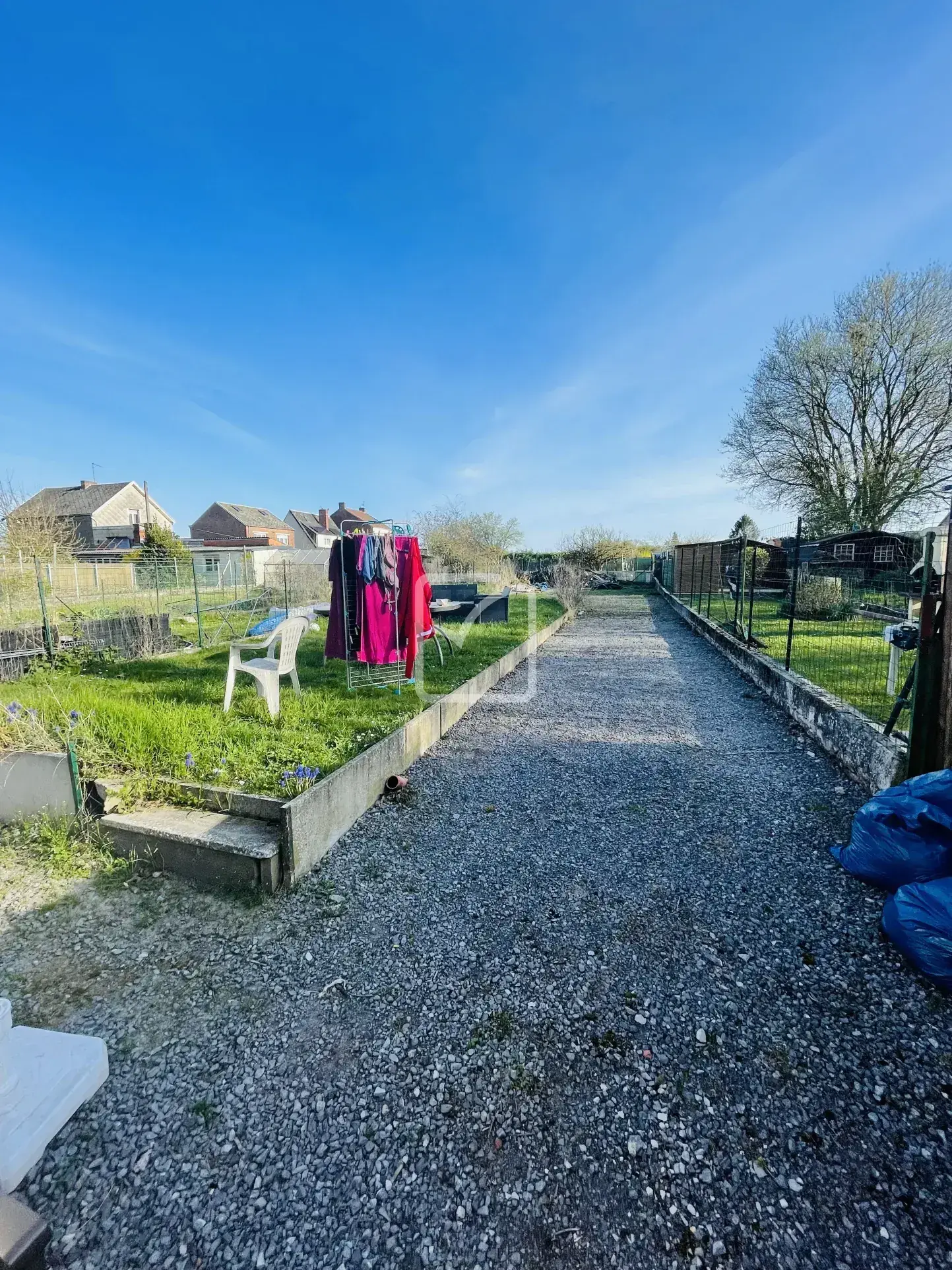Maison semi-mitoyenne de 68 m² à Feignies avec terrain et stationnement 