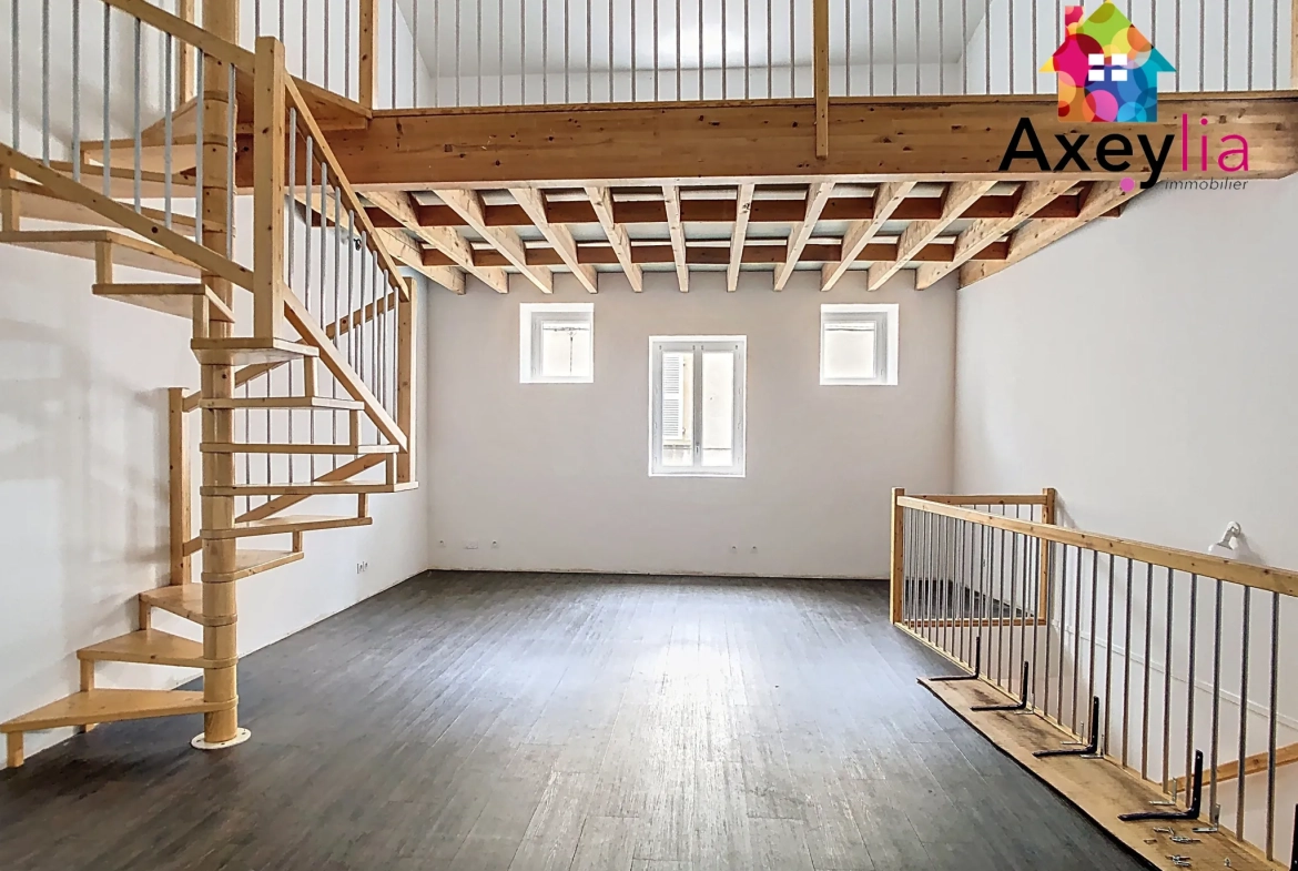 Maison ancienne avec local commercial, grand potentiel à Renaison 