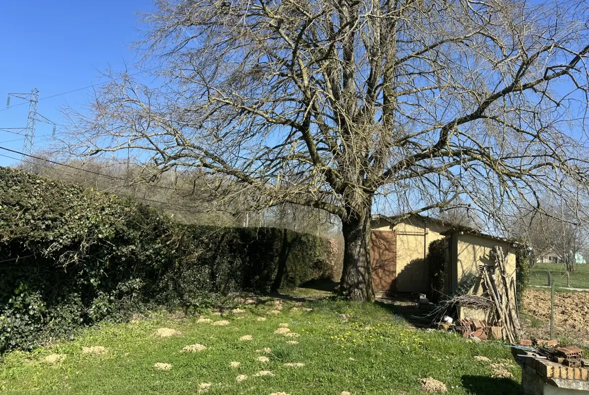 Terrain de 10 ares avec cabane à Brevilliers près de Belfort 