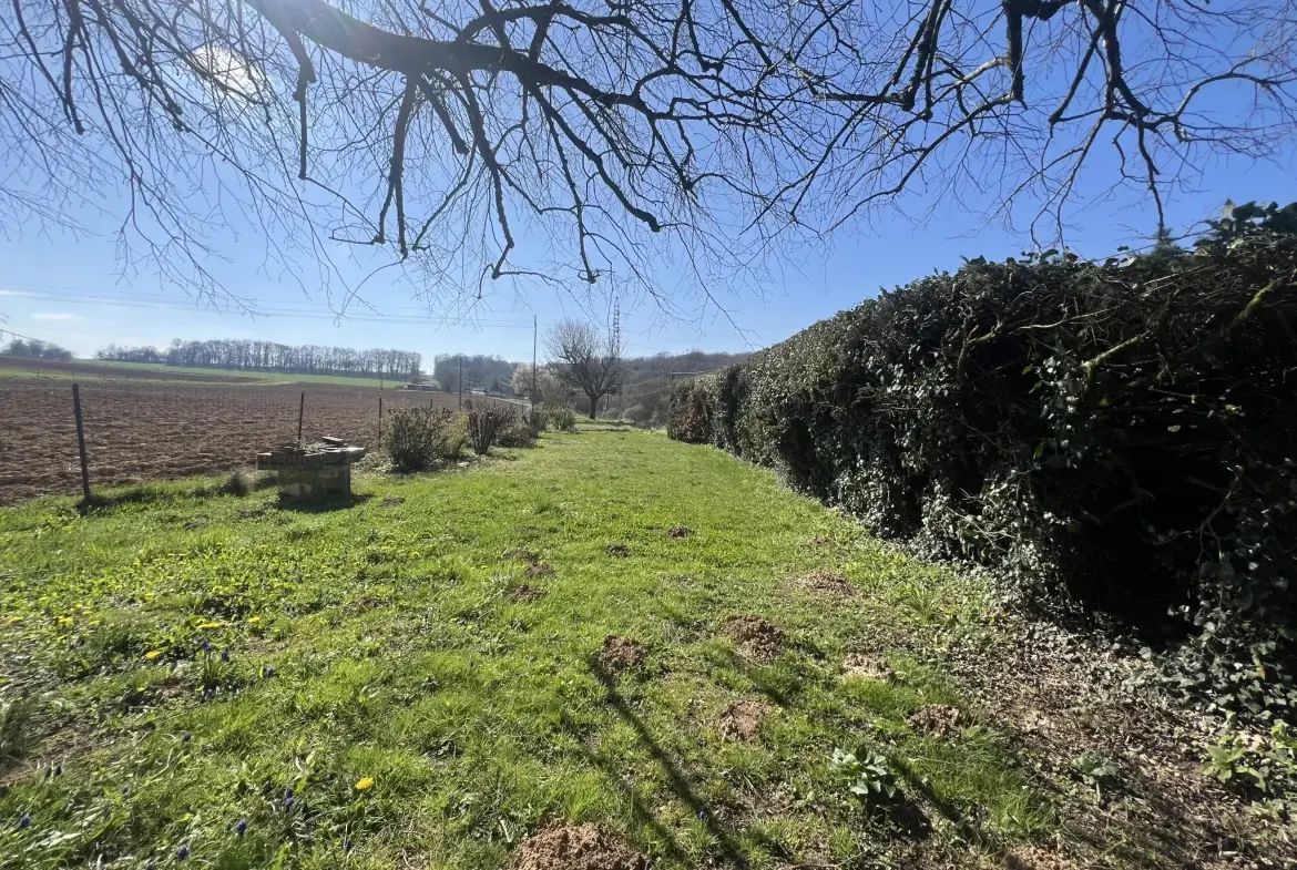 Terrain de 10 ares avec cabane à Brevilliers près de Belfort 