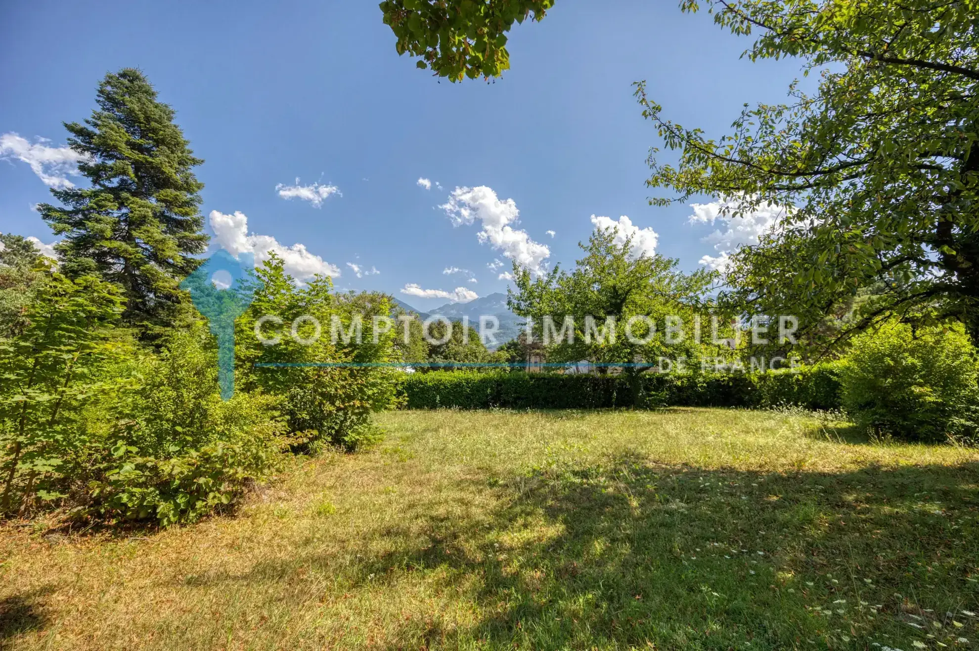 A Vendre Terrain Constructible de 430 m² à Crolles, Vue sur Belledonne 