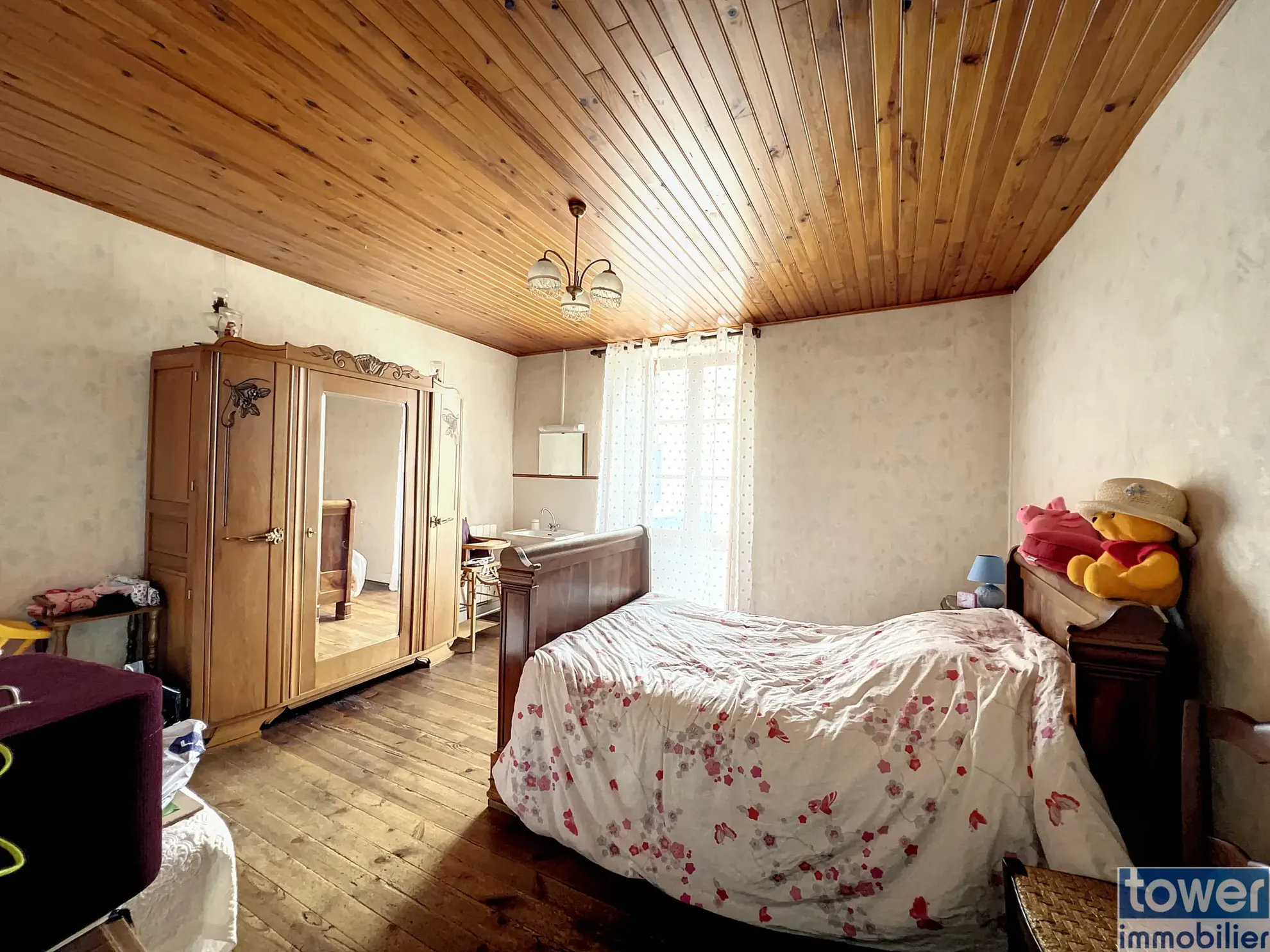 Maison ancienne avec jardin à Alloue, 4 chambres, garage et appartement attenant 