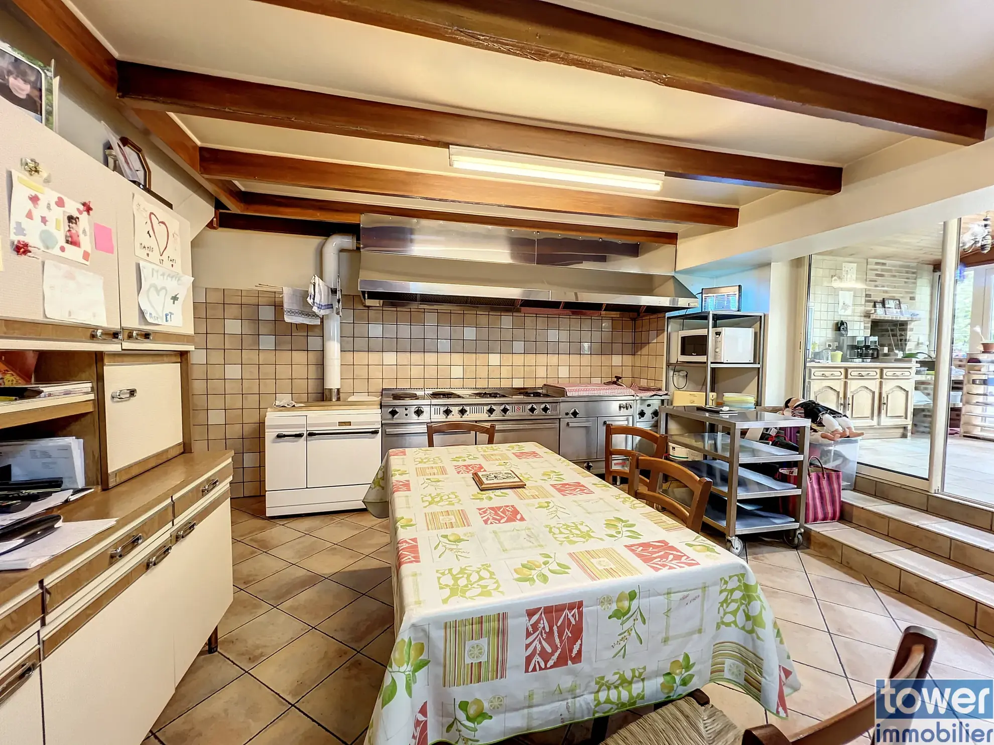 Maison ancienne avec jardin à Alloue, 4 chambres, garage et appartement attenant 
