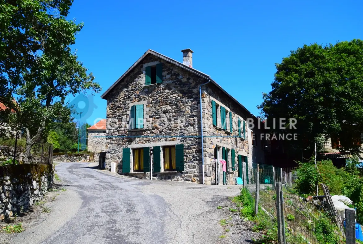 Maison en pierre avec vue lac à Saint-Cirgues-en-Montagne - Ardèche 