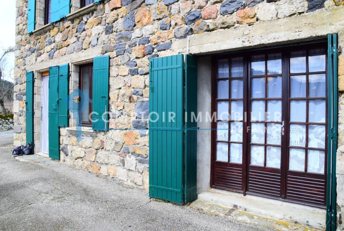 Maison en pierre avec vue lac à Saint-Cirgues-en-Montagne - Ardèche 