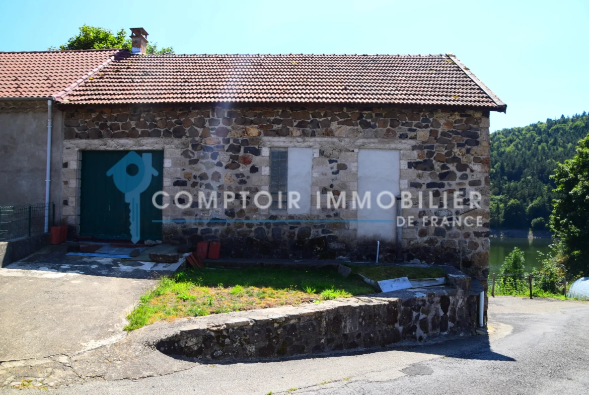 Maison en pierre avec vue lac à Saint-Cirgues-en-Montagne - Ardèche 