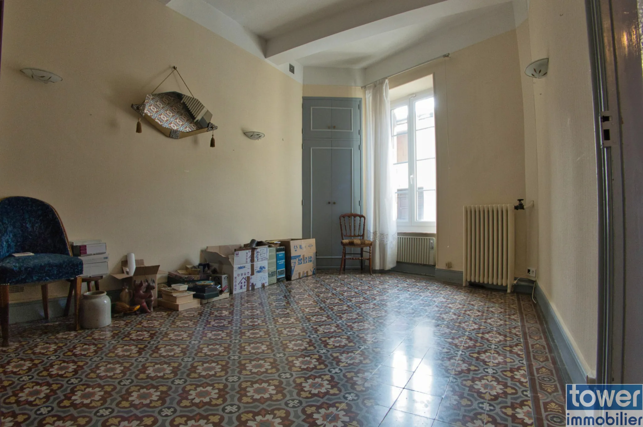 Belle maison de ville à Lézignan-Corbières avec garage et patio, idéal investissement ou résidence principale 