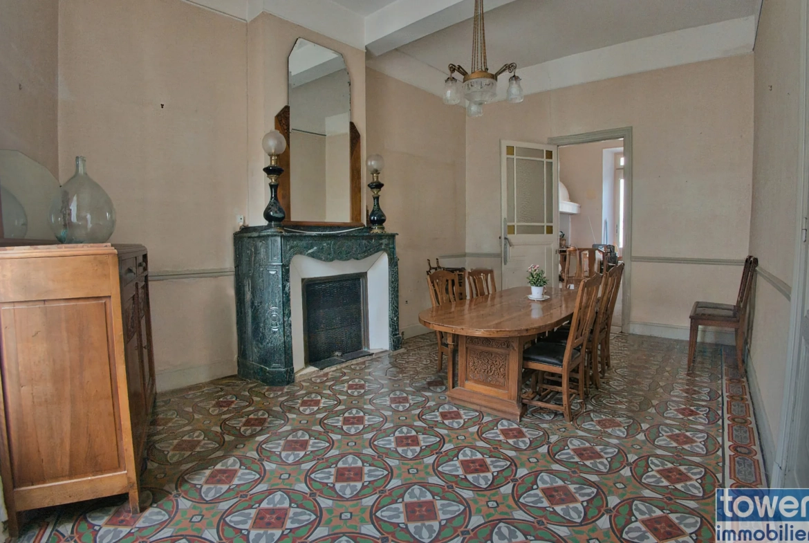 Belle maison de ville à Lézignan-Corbières avec garage et patio, idéal investissement ou résidence principale 