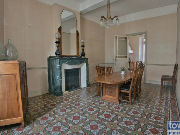 Belle maison de ville à Lézignan-Corbières avec garage et patio, idéal investissement ou résidence principale