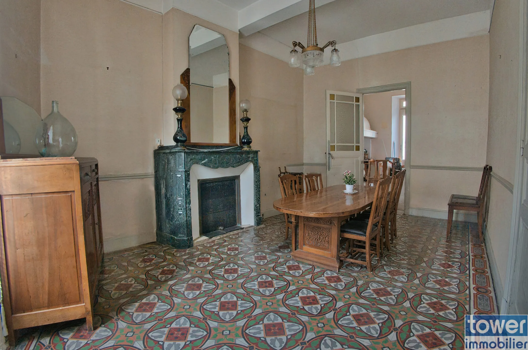 Belle maison de ville à Lézignan-Corbières avec garage et patio, idéal investissement ou résidence principale 