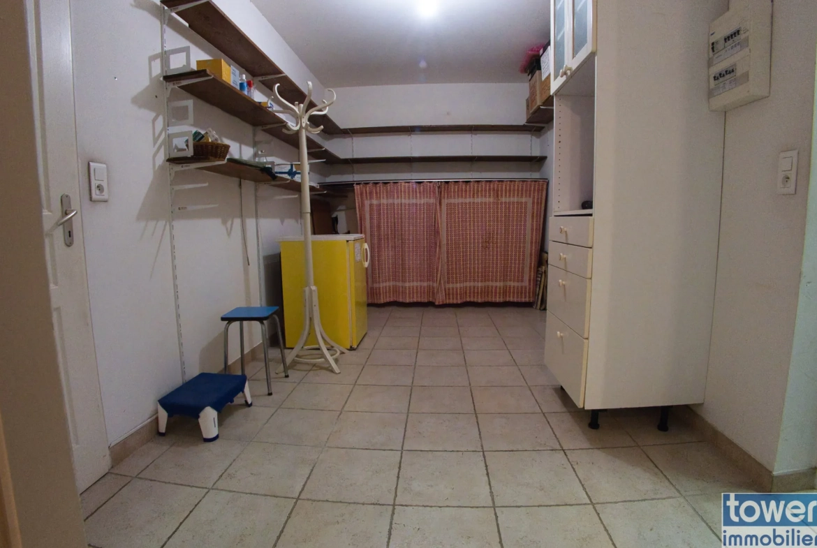Belle maison de ville à Lézignan-Corbières avec garage et patio, idéal investissement ou résidence principale 