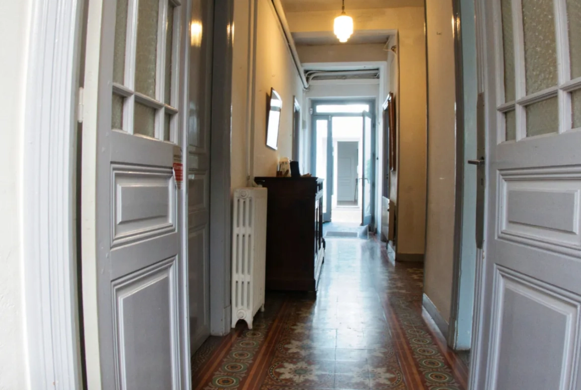 Belle maison de ville à Lézignan-Corbières avec garage et patio, idéal investissement ou résidence principale 