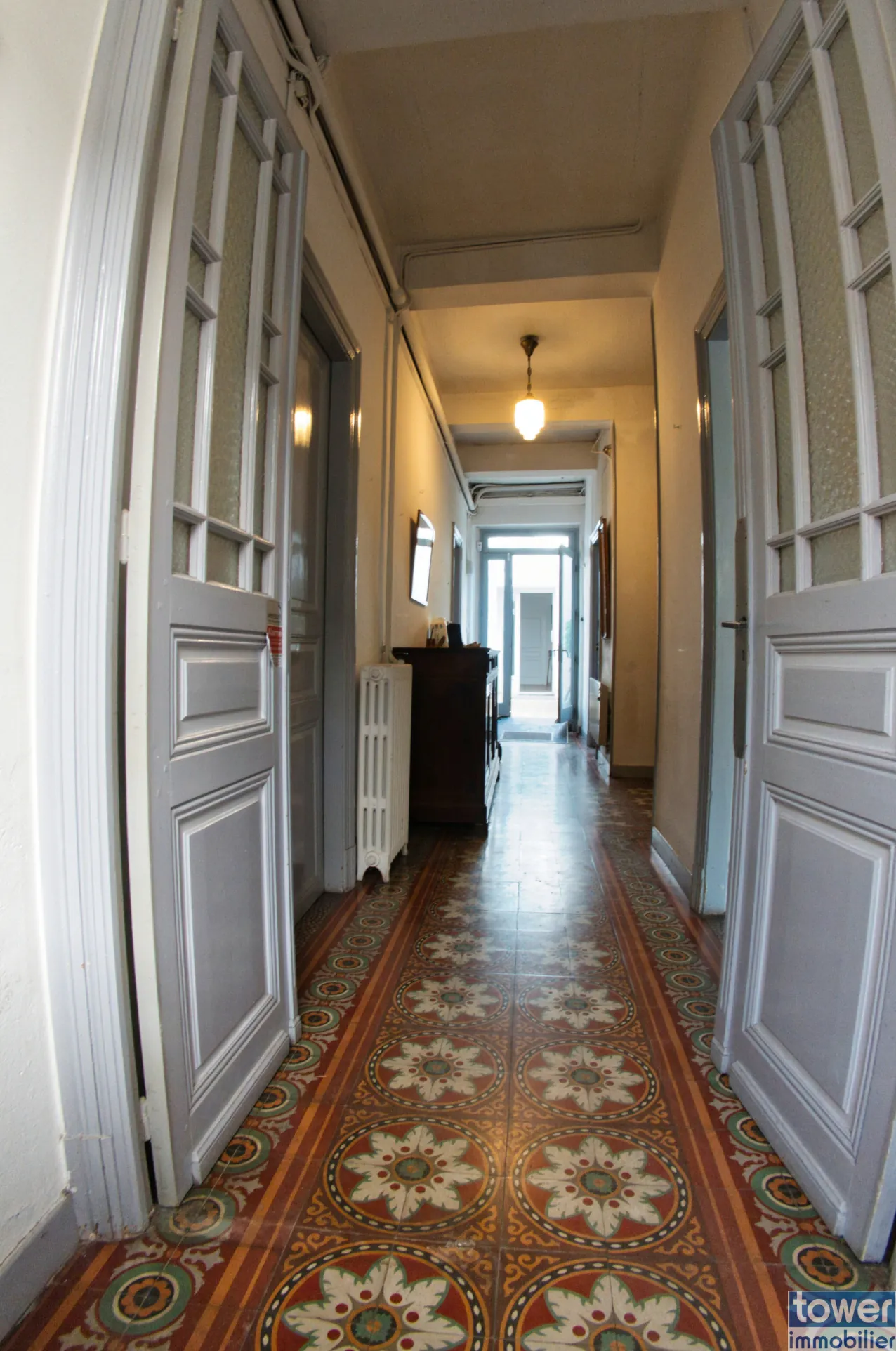 Belle maison de ville à Lézignan-Corbières avec garage et patio, idéal investissement ou résidence principale 
