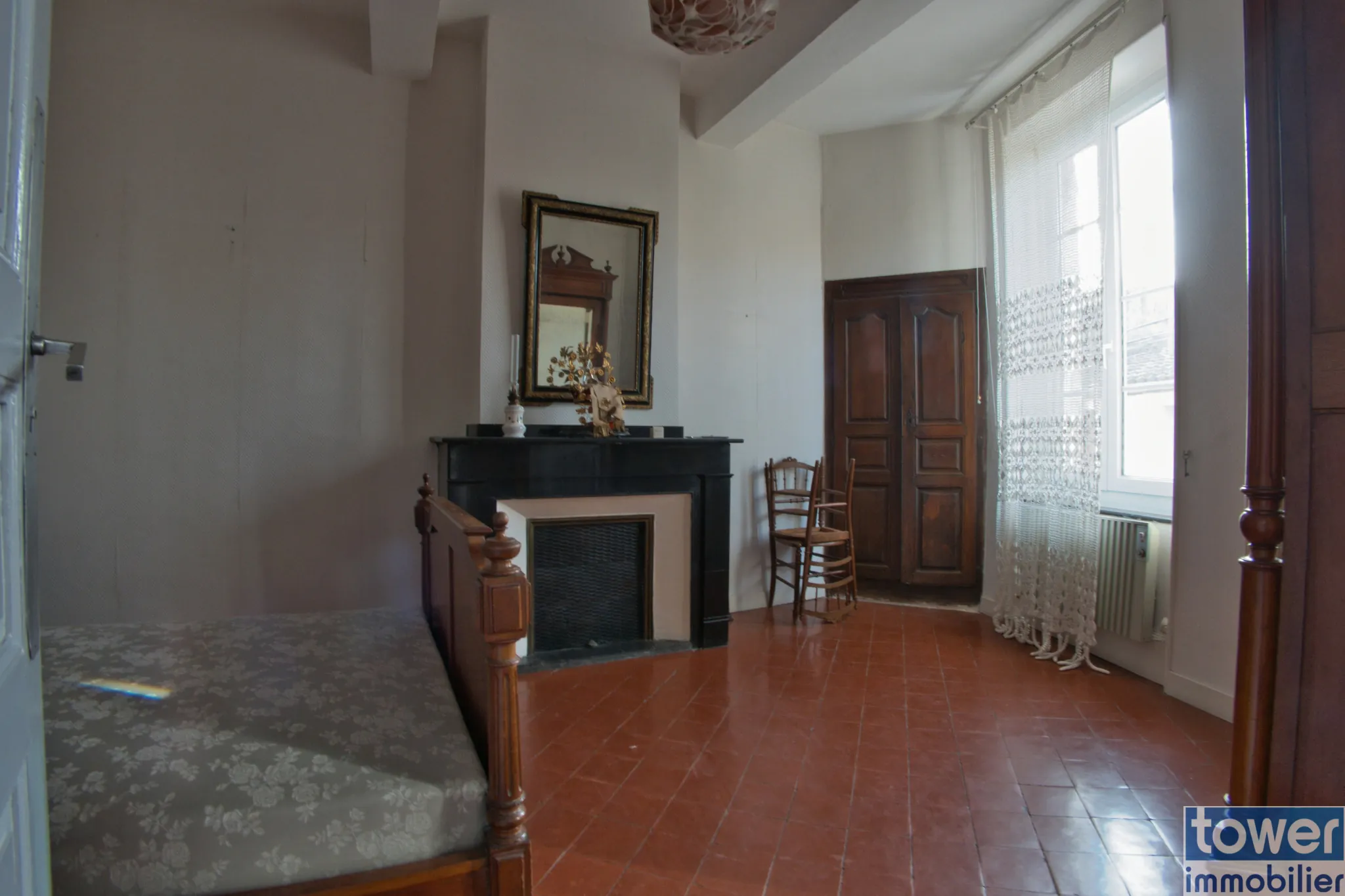 Belle maison de ville à Lézignan-Corbières avec garage et patio, idéal investissement ou résidence principale 