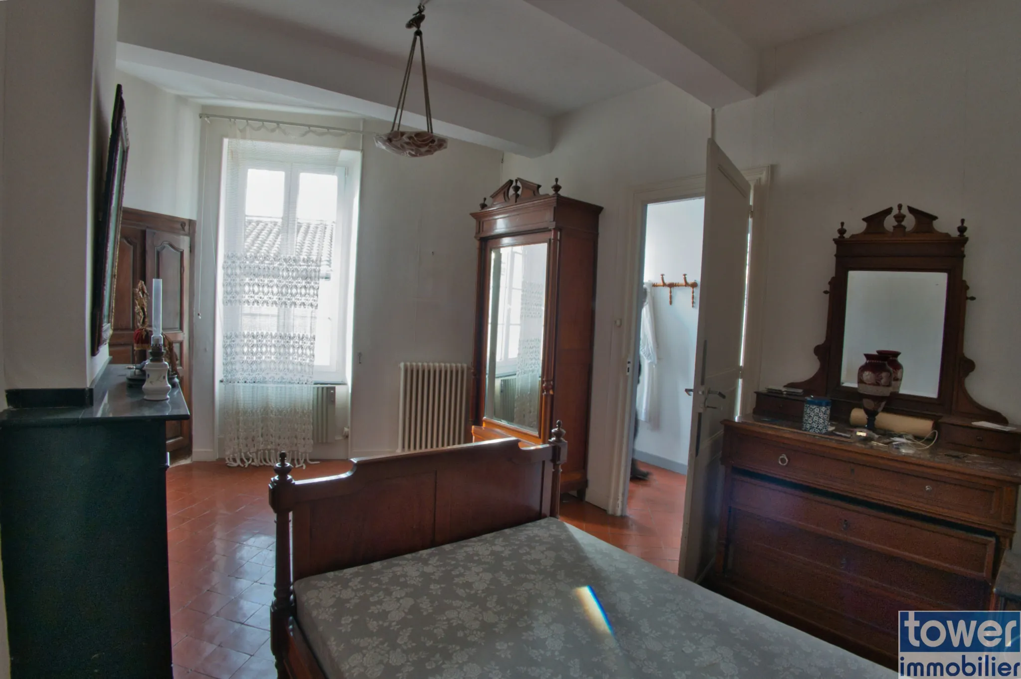 Belle maison de ville à Lézignan-Corbières avec garage et patio, idéal investissement ou résidence principale 