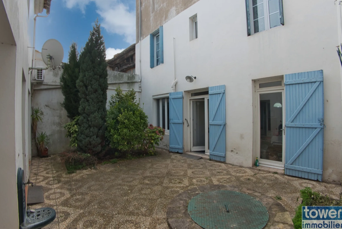 Belle maison de ville à Lézignan-Corbières avec garage et patio, idéal investissement ou résidence principale 