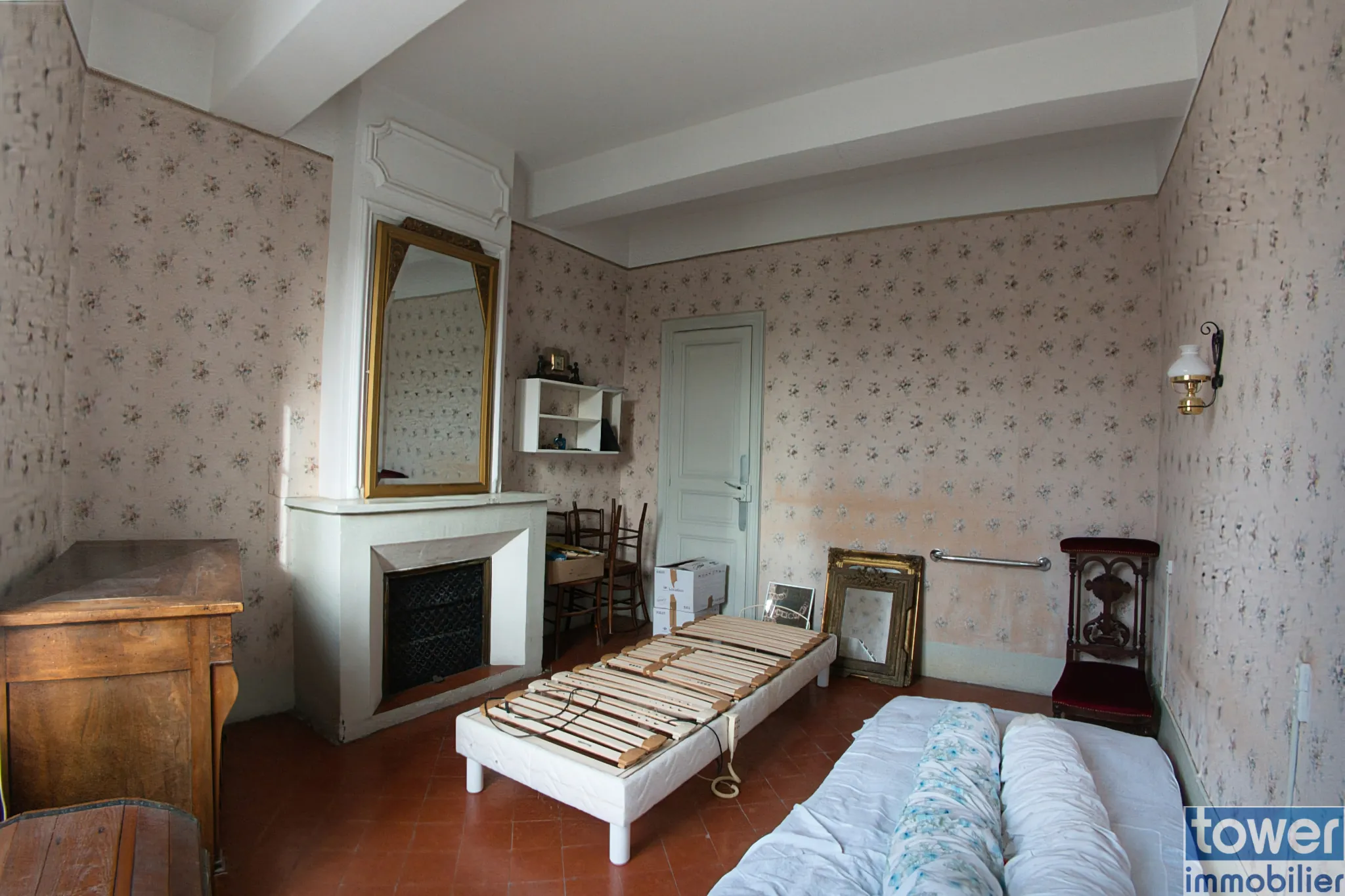 Belle maison de ville à Lézignan-Corbières avec garage et patio, idéal investissement ou résidence principale 