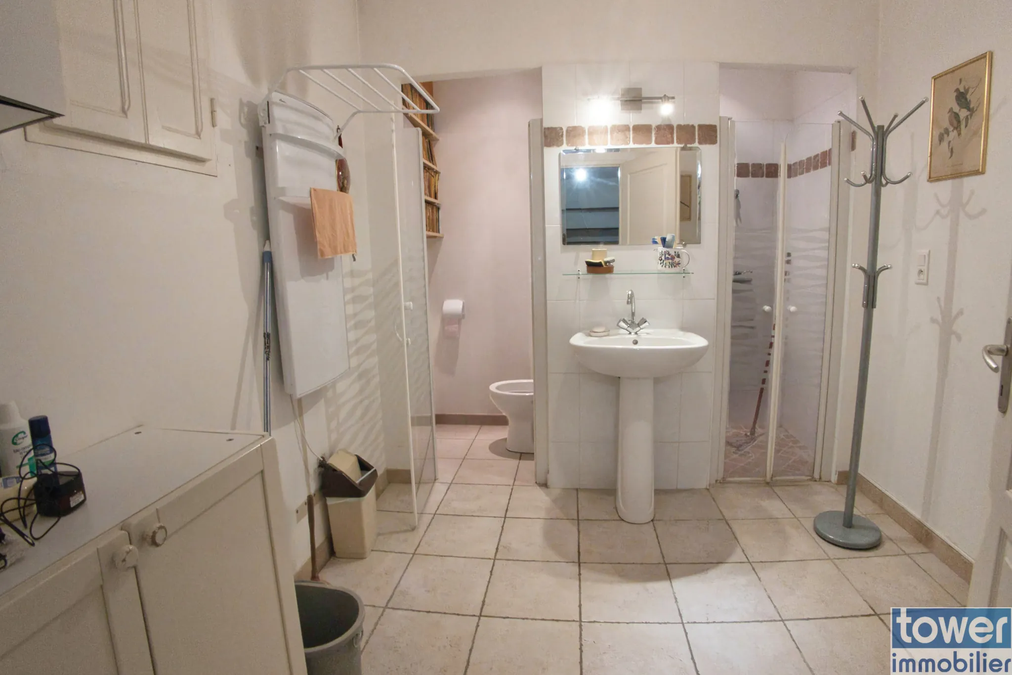 Belle maison de ville à Lézignan-Corbières avec garage et patio, idéal investissement ou résidence principale 