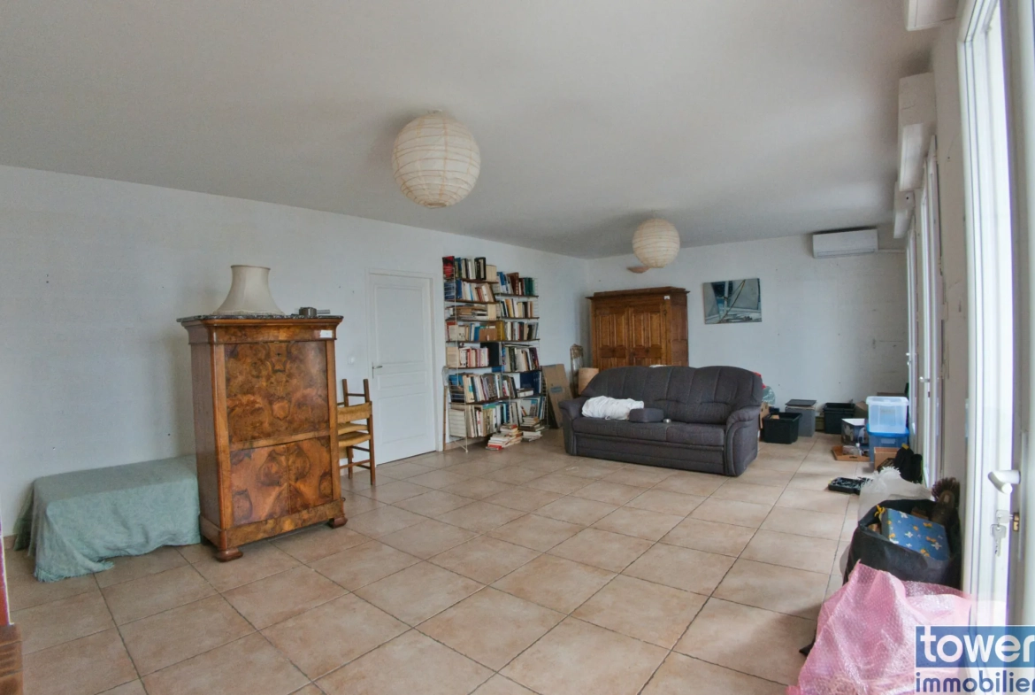 Belle maison de ville à Lézignan-Corbières avec garage et patio, idéal investissement ou résidence principale 