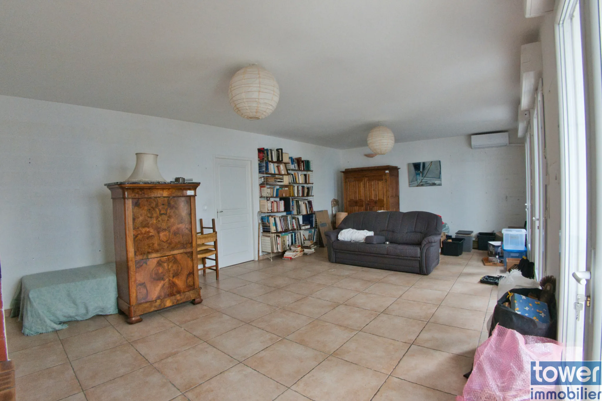 Belle maison de ville à Lézignan-Corbières avec garage et patio, idéal investissement ou résidence principale 