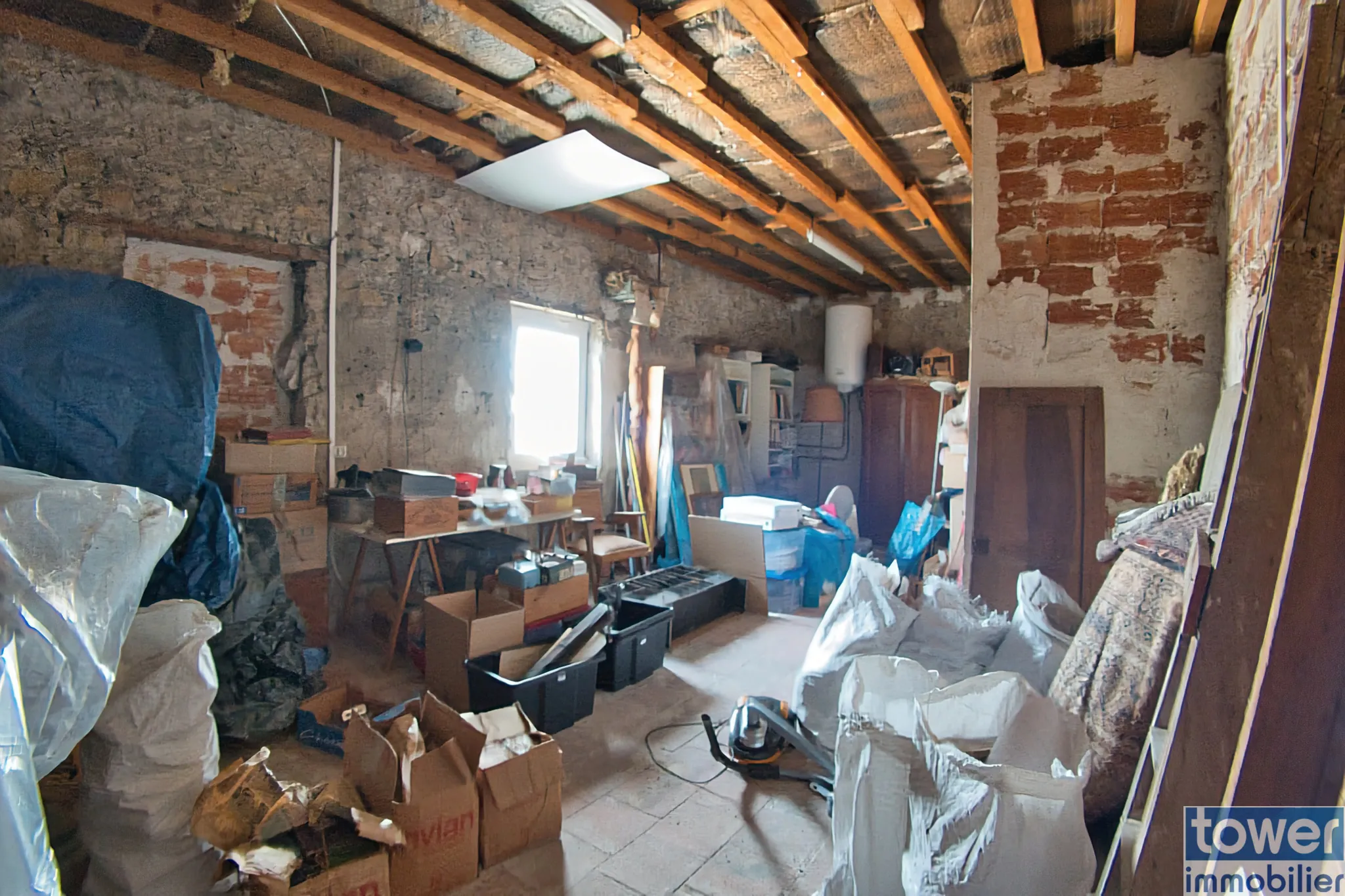 Belle maison de ville à Lézignan-Corbières avec garage et patio, idéal investissement ou résidence principale 