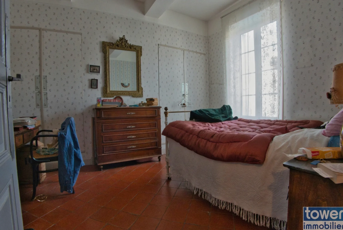 Belle maison de ville à Lézignan-Corbières avec garage et patio, idéal investissement ou résidence principale 