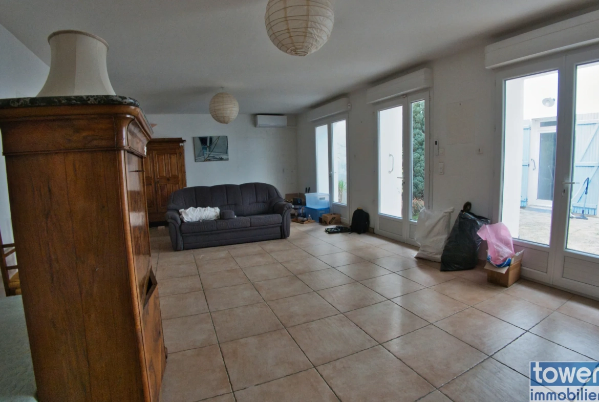 Belle maison de ville à Lézignan-Corbières avec garage et patio, idéal investissement ou résidence principale 