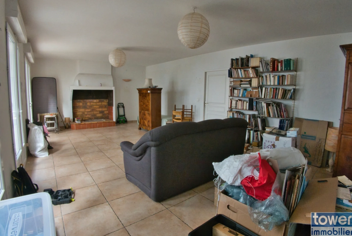 Belle maison de ville à Lézignan-Corbières avec garage et patio, idéal investissement ou résidence principale 