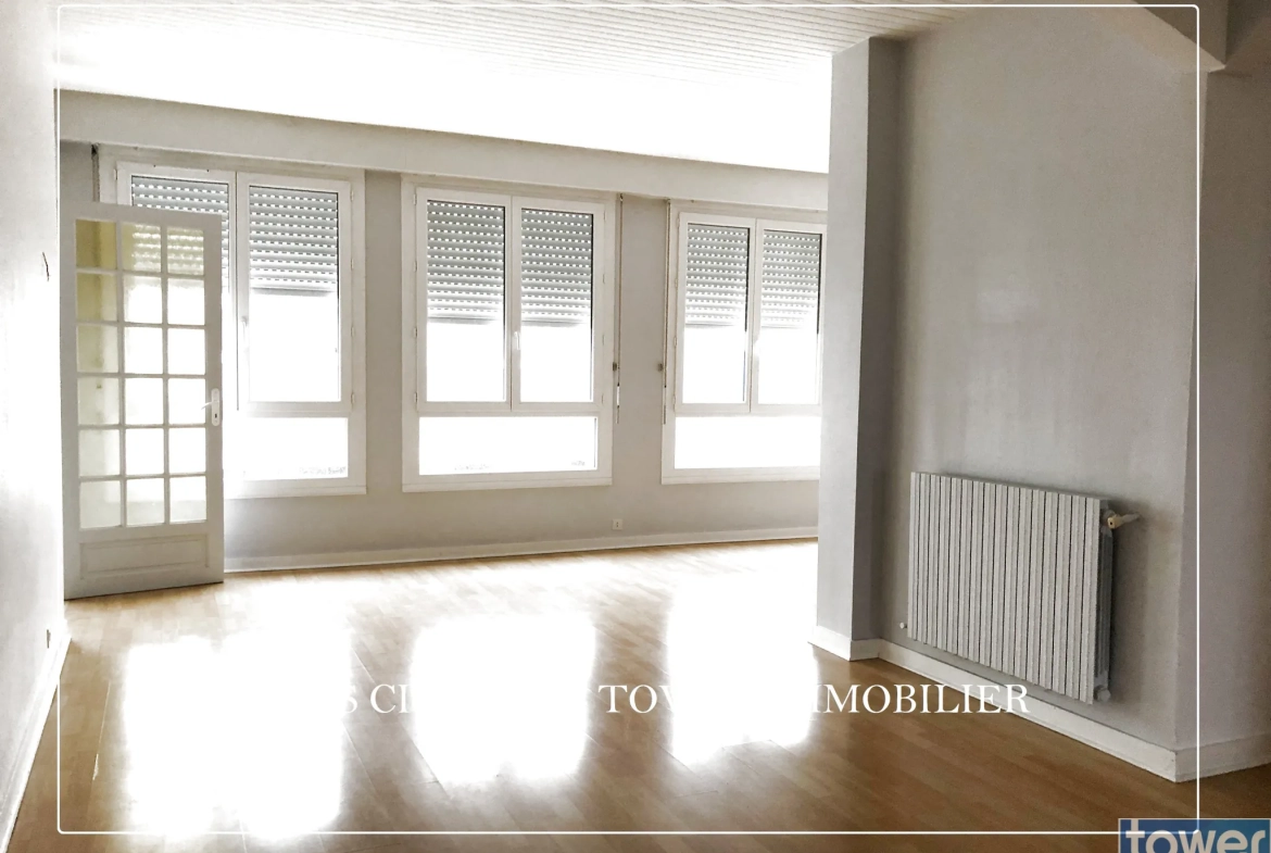 Appartement T5 lumineux de 110 m² au centre-ville de Lorient avec caves et parking 