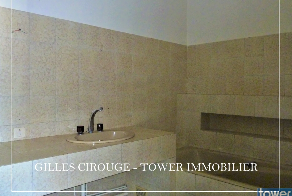 Appartement T5 lumineux de 110 m² au centre-ville de Lorient avec caves et parking 