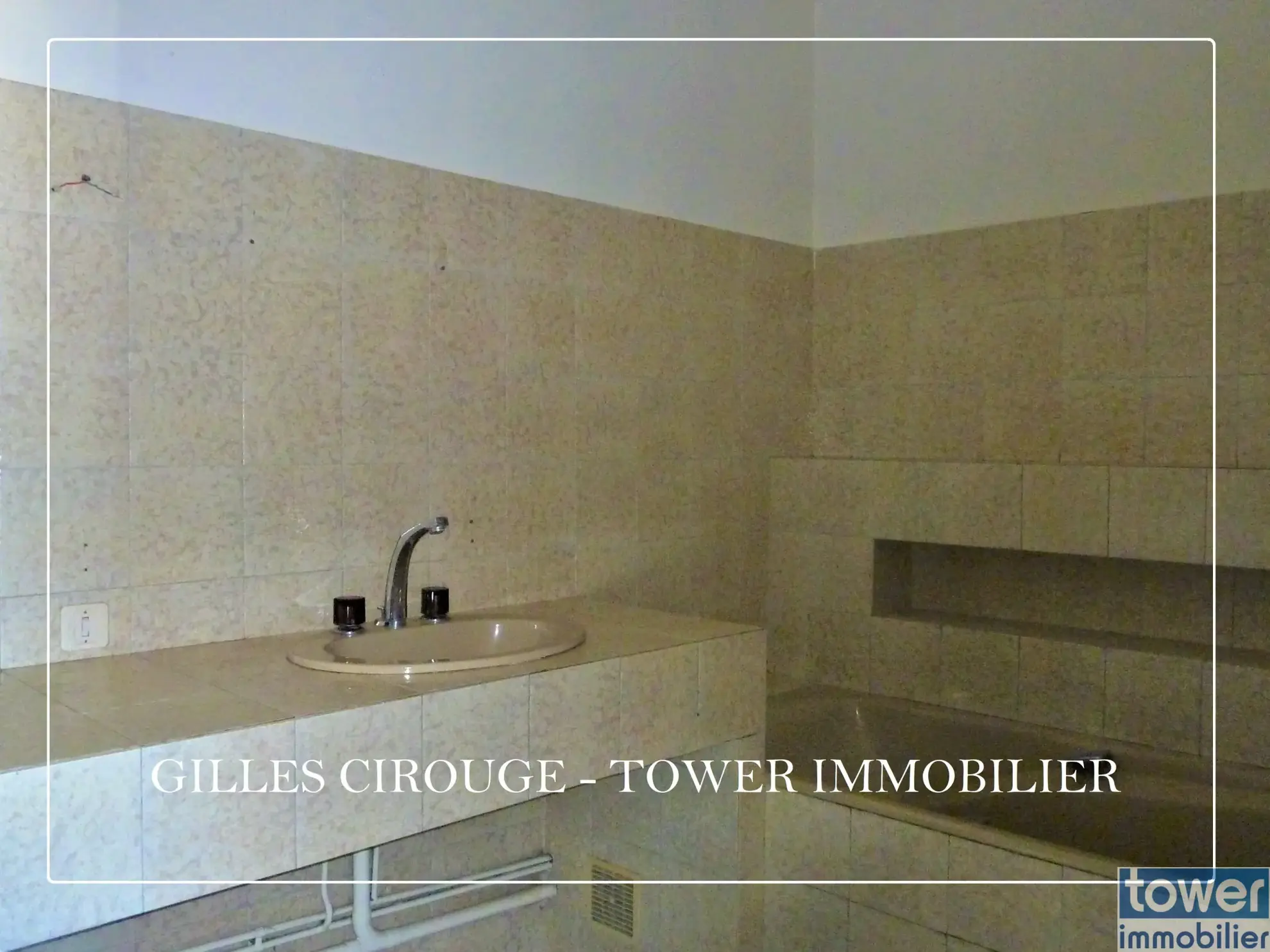 Appartement T5 lumineux de 110 m² au centre-ville de Lorient avec caves et parking 
