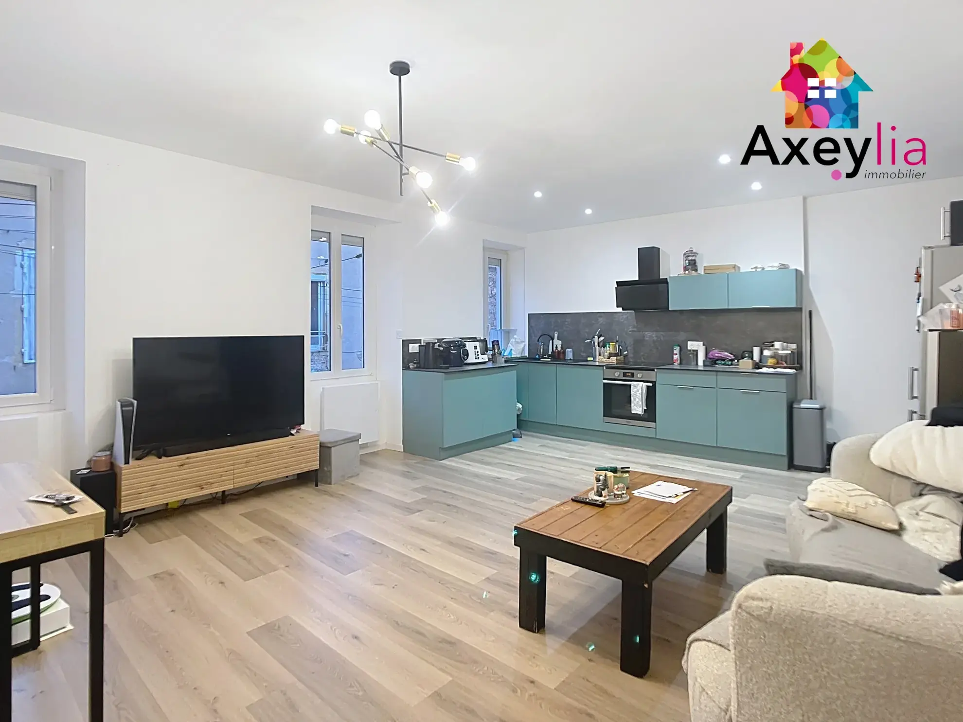 Appartement T2 rénové à Roanne proche Gare avec cave et stationnements gratuits 