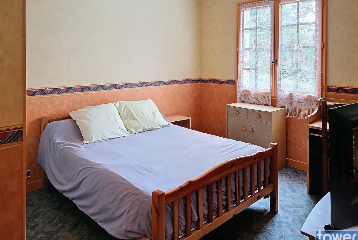 Maison familiale avec piscine à Nersac – 134 m², terrain 2640 m², confort optimal 