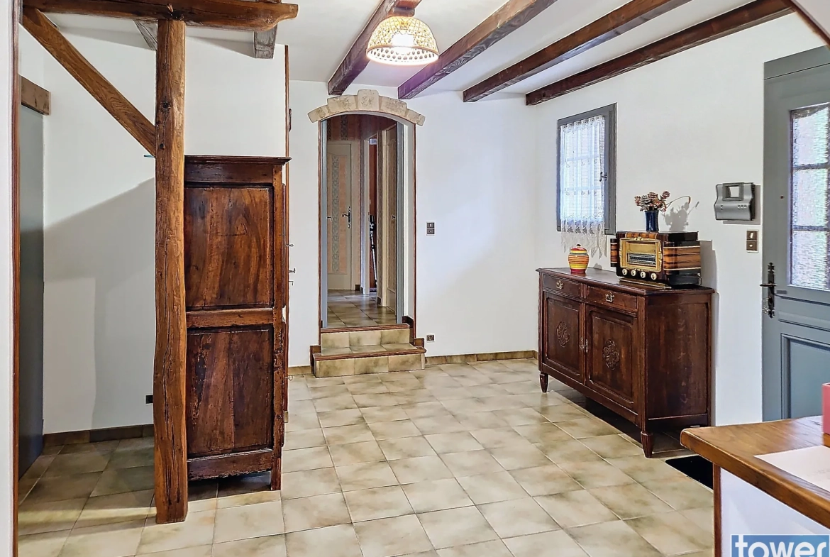 Maison familiale avec piscine à Nersac – 134 m², terrain 2640 m², confort optimal 