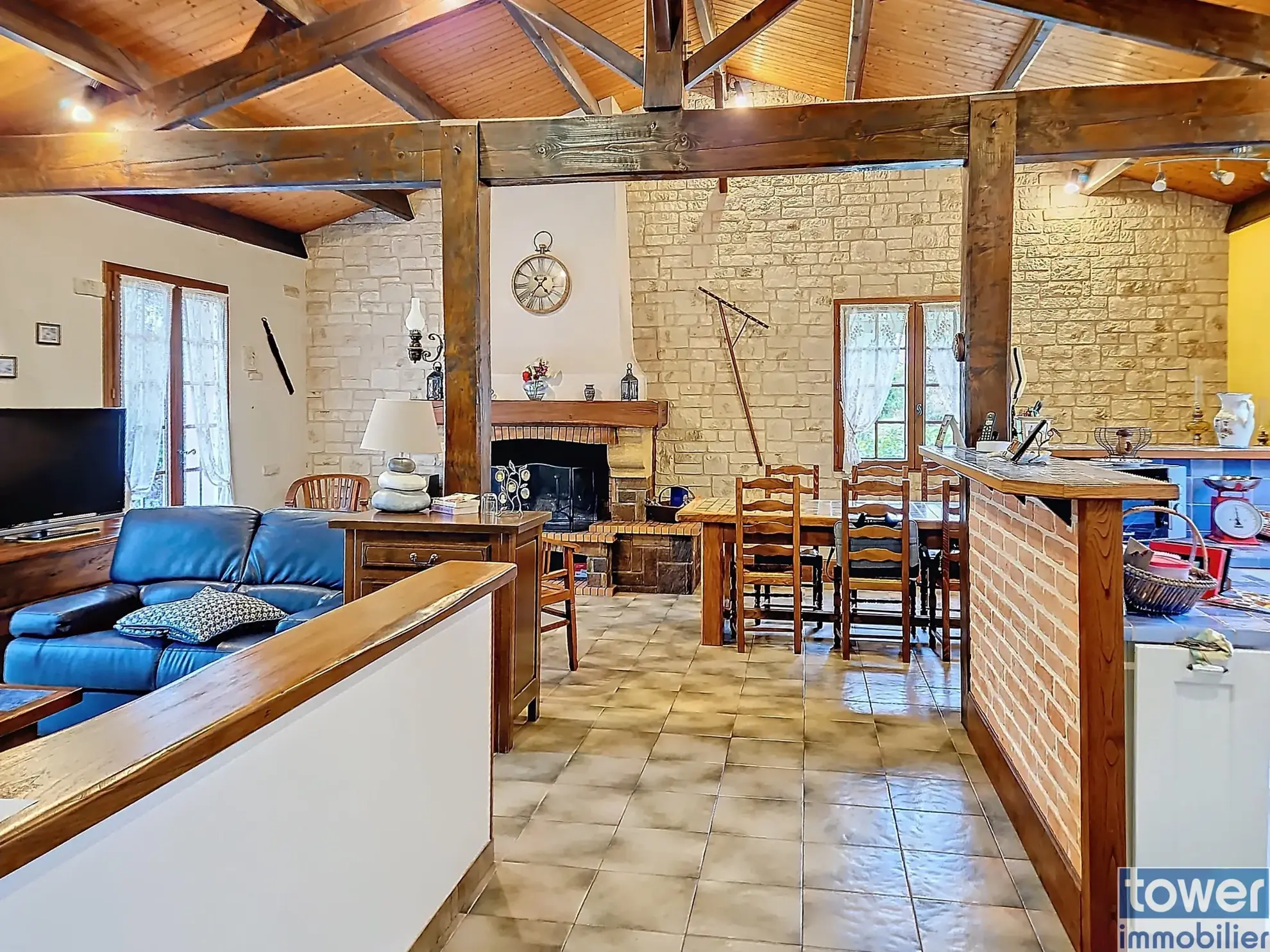 Maison familiale avec piscine à Nersac – 134 m², terrain 2640 m², confort optimal 