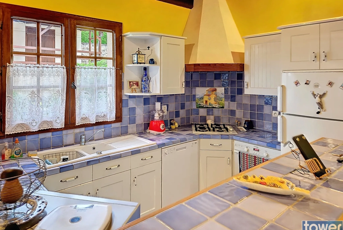 Maison familiale avec piscine à Nersac – 134 m², terrain 2640 m², confort optimal 
