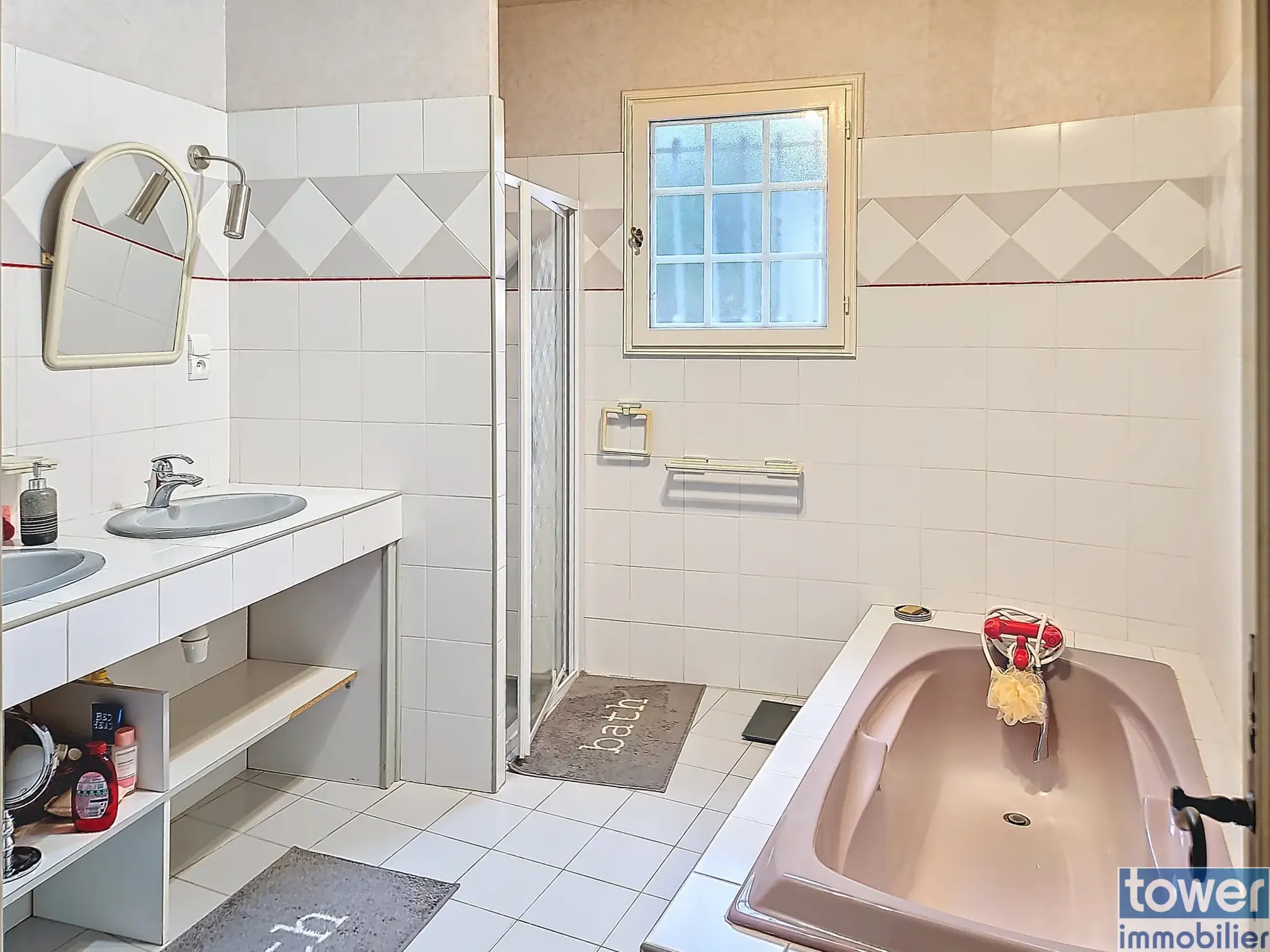 Maison familiale avec piscine à Nersac – 134 m², terrain 2640 m², confort optimal 
