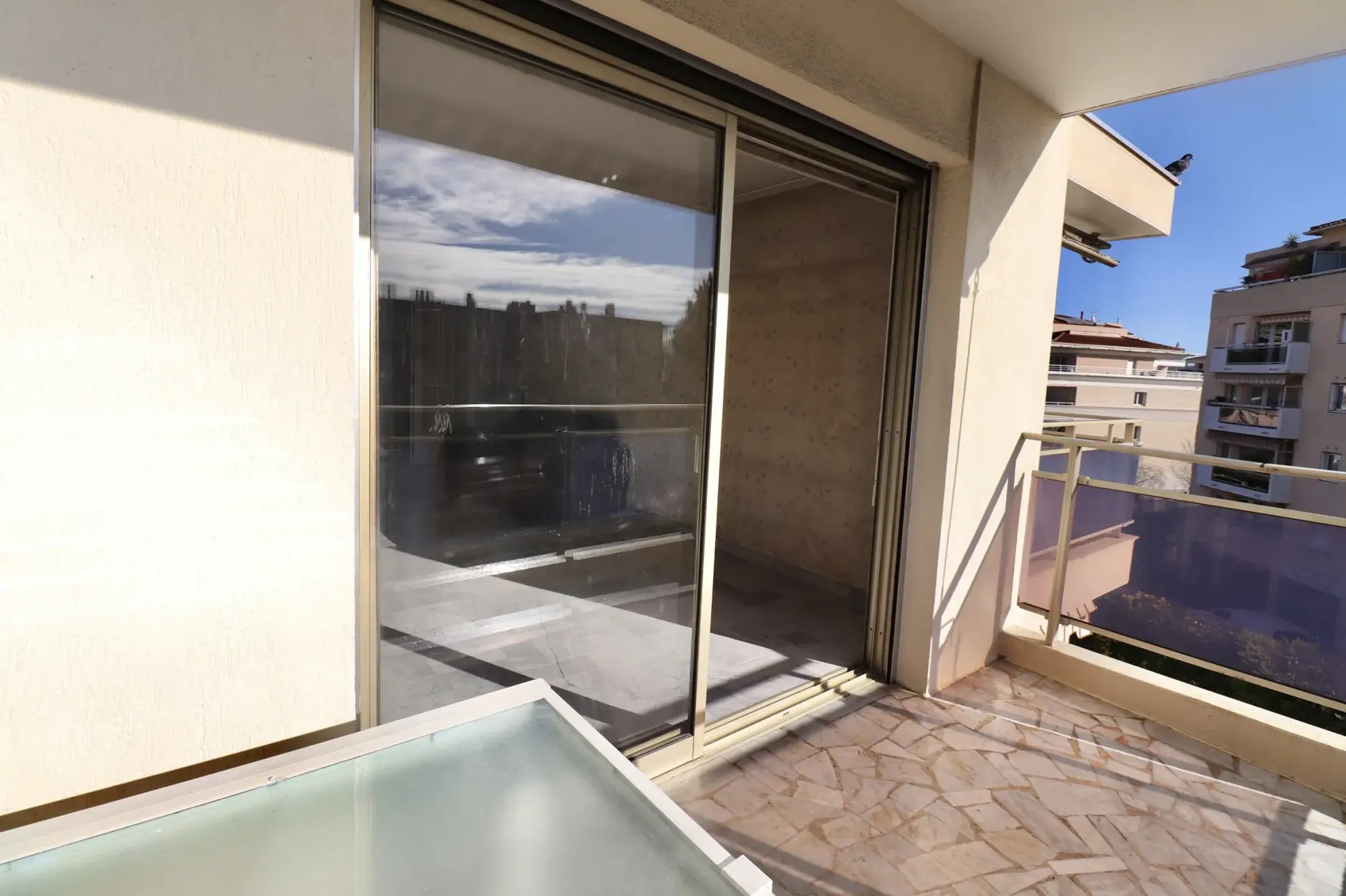 Appartement 2 pièces à Mandelieu-la-Napoule proche centre-ville avec terrasse et garage 